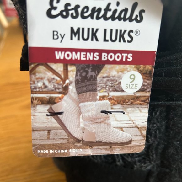 Essentials by Muk Luk Women's Boots brand new with tags - Picture 5 of 6